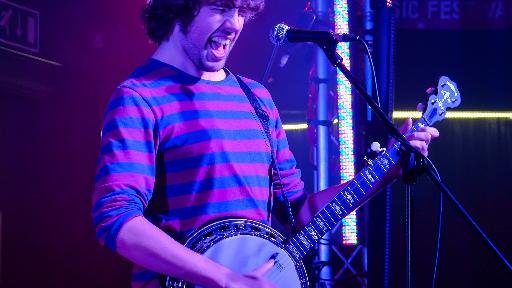 Dan Walsh playing banjo
